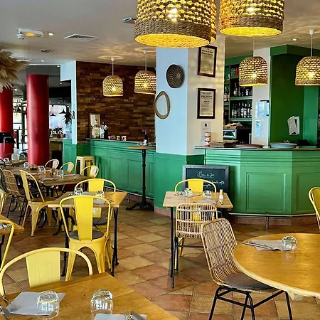 Hotel Ibis Centre Polygone 3*
